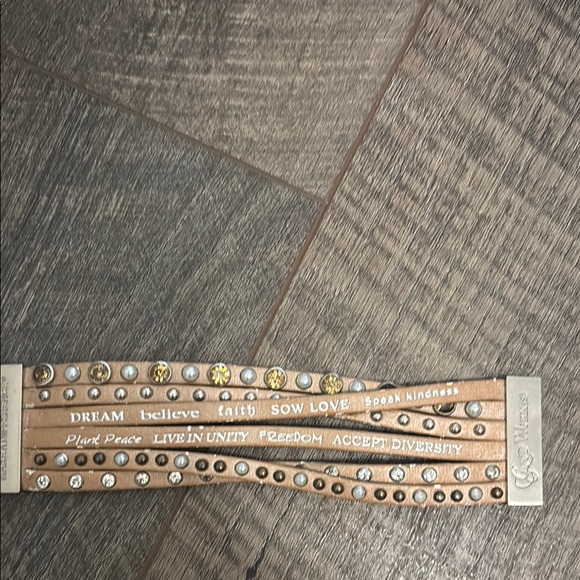 Goodworks Tan Leather Bracelet with Inspirational Words - Picture 1 of 7